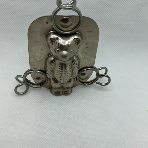 Vintage Holland Handicrafts teddy bear
Chocolate Mold # 16404 with three clips - Picture 1 of 5